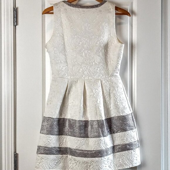 Poema Silver White Brocade Sleeveless Dress - Picture 2 of 5